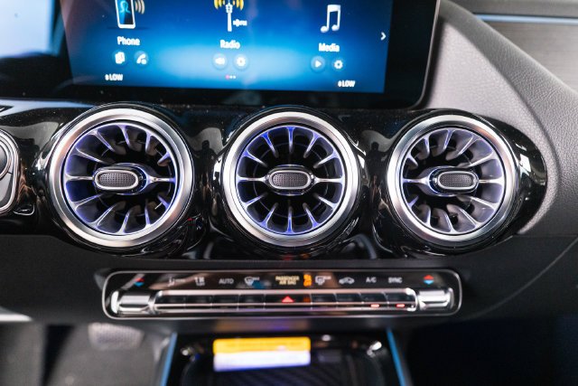 New 2026 Polar White Mercedes-Benz GLA 250 image 64