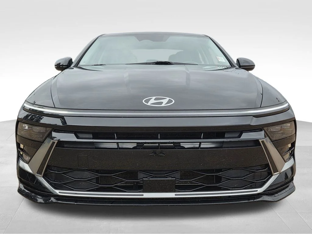 Used 2024 Black Hyundai SEL image 3