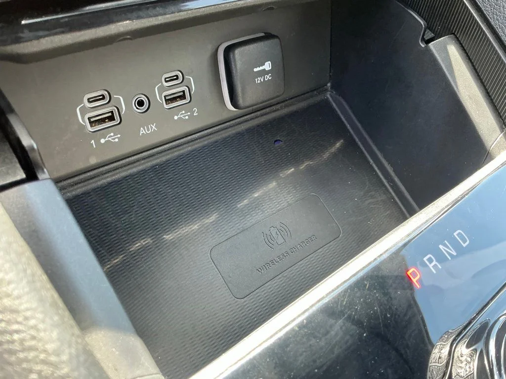 Used 2024 Red Jeep Altitude image 37