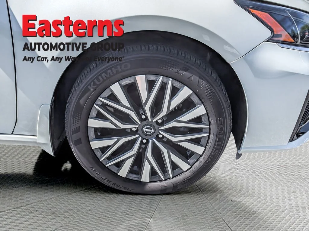 Used 2024 White Nissan 2.5 SV image 24
