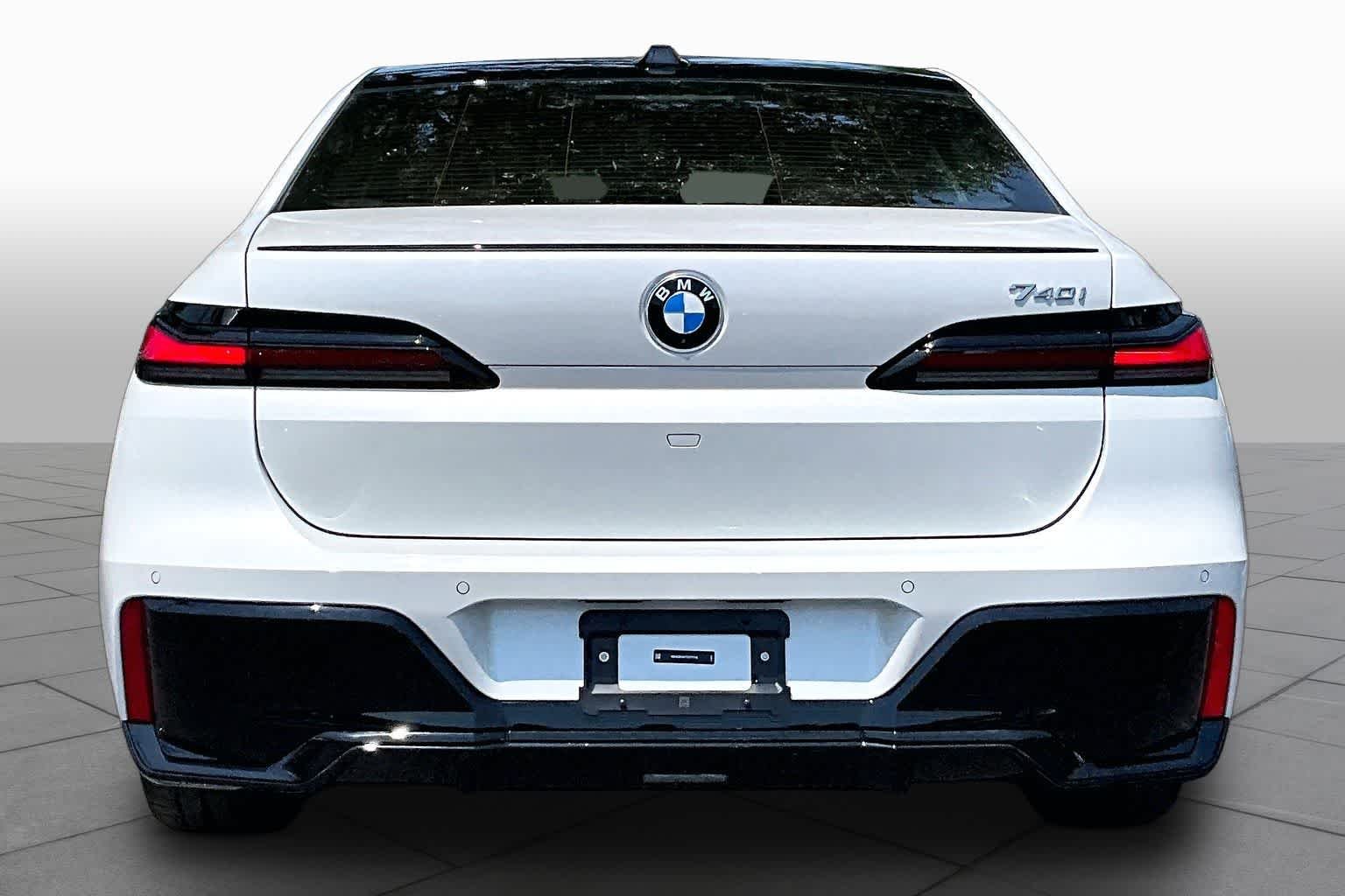 New 2026 Mineral White Metallic BMW 740i image 4