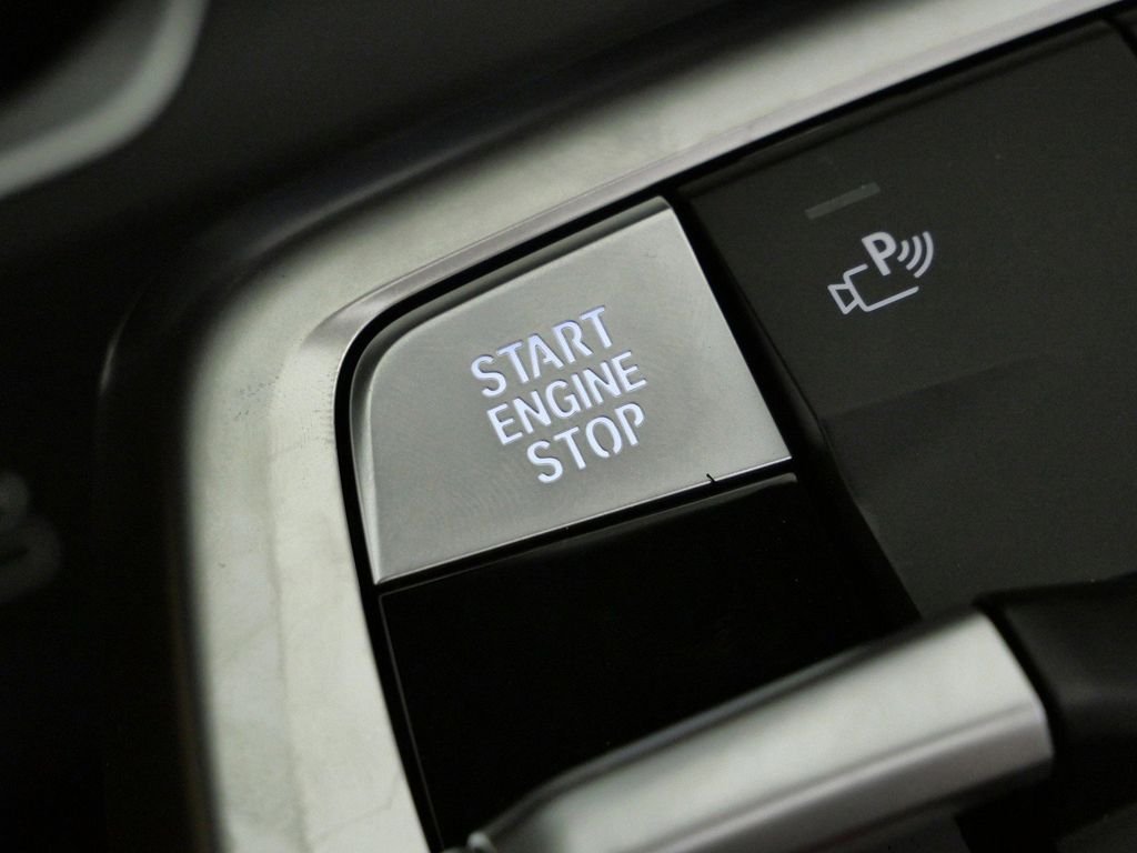 New 2026 Mineral White Metallic BMW xDrive28i image 45