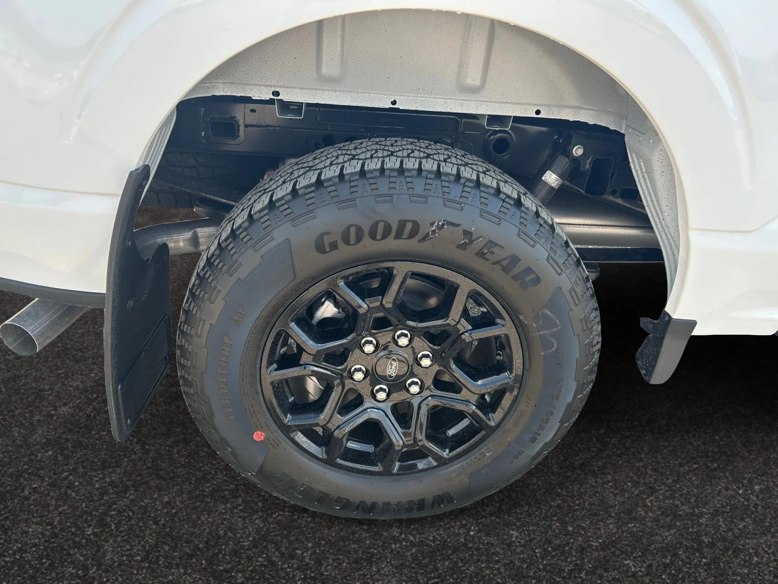 New 2026 Oxford White Ford XLT image 10