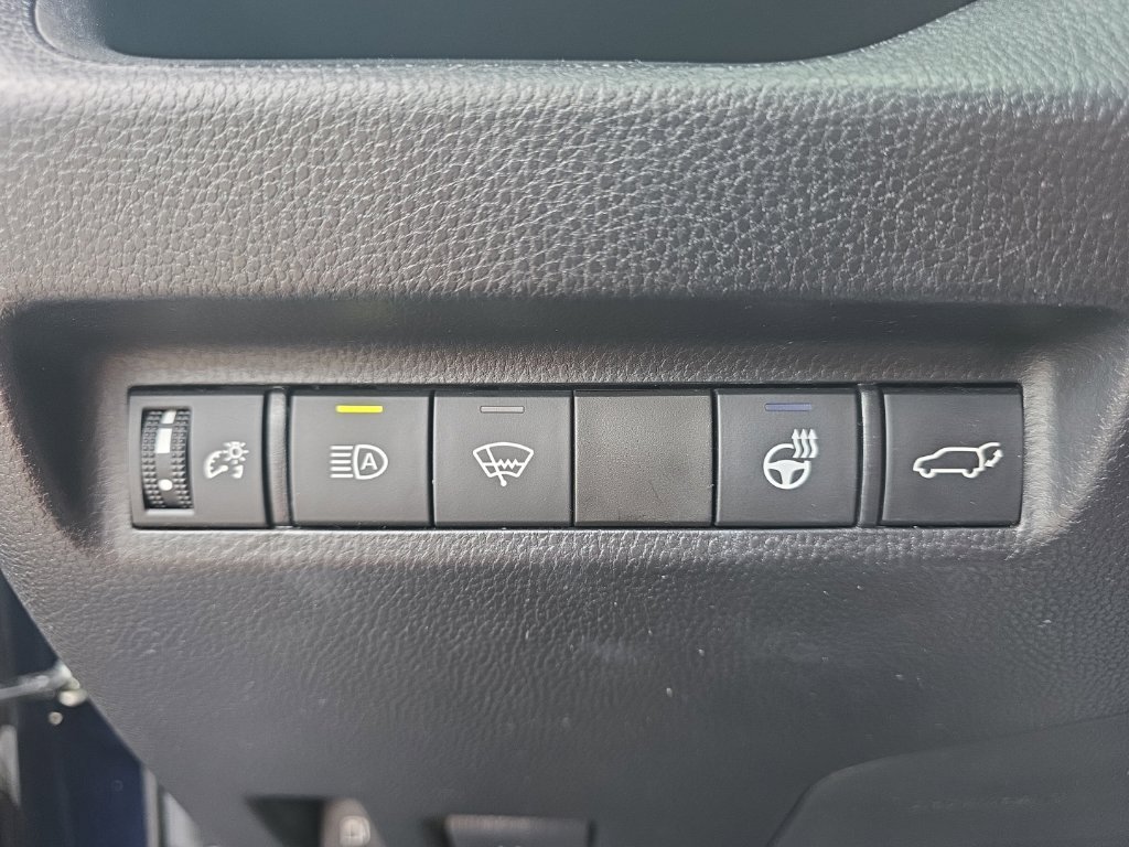 Used 2022  Toyota XLE Premium image 17