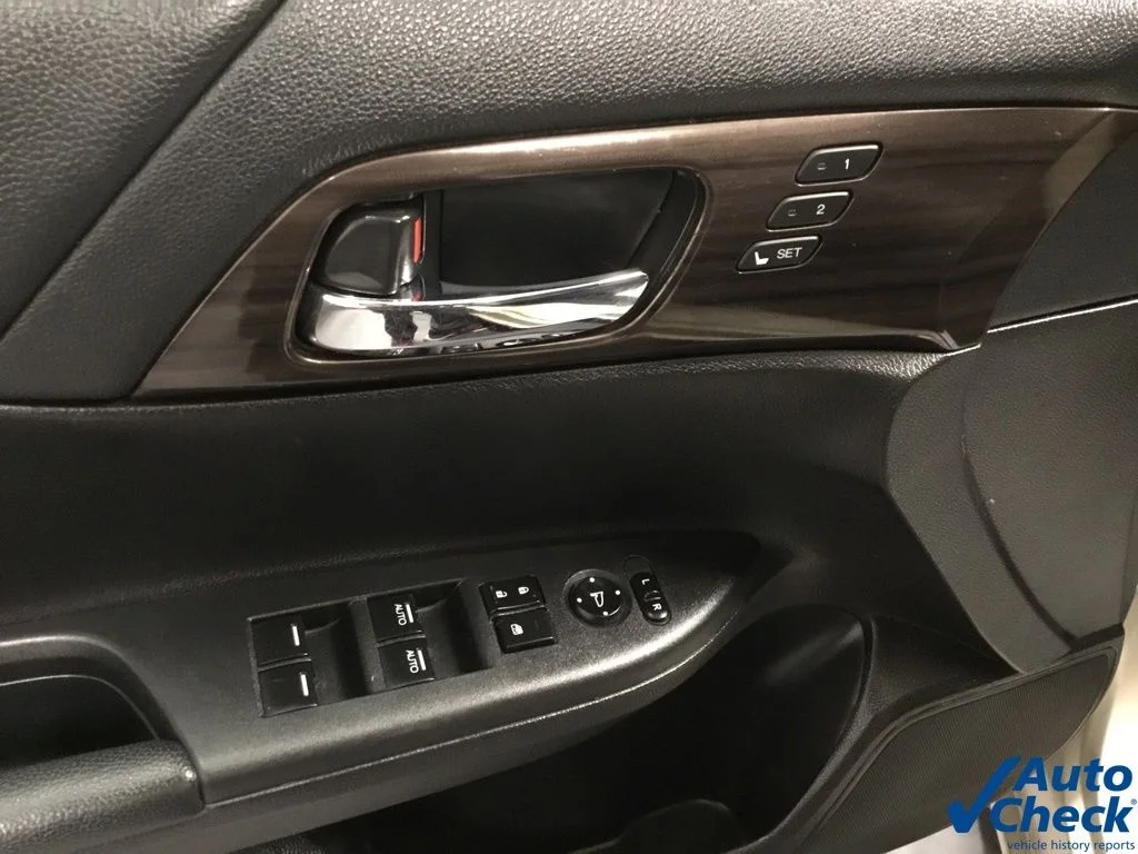Used 2017 Beige Honda EX-L image 20