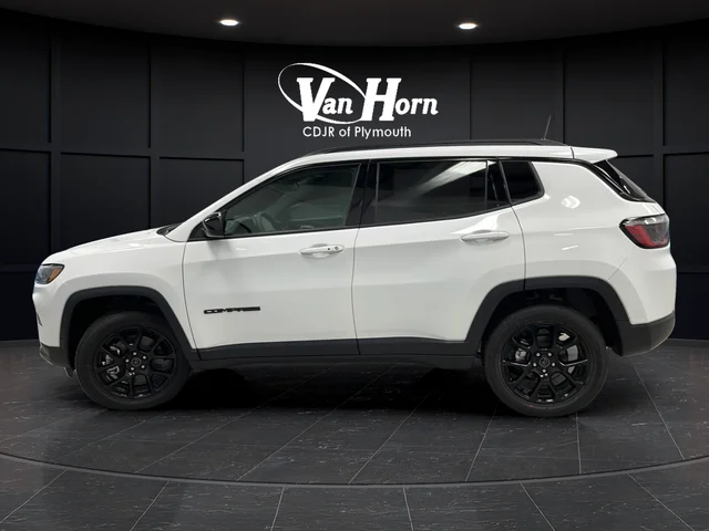 New 2026 Bright White Clearcoat Jeep Latitude image 6