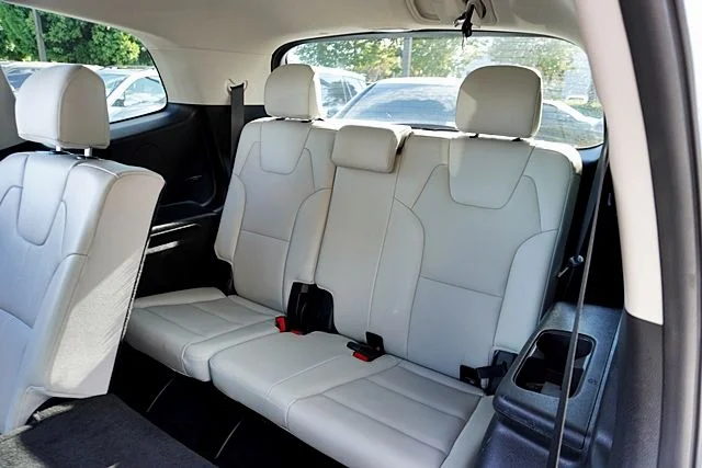 Used 2021 White Kia EX image 18