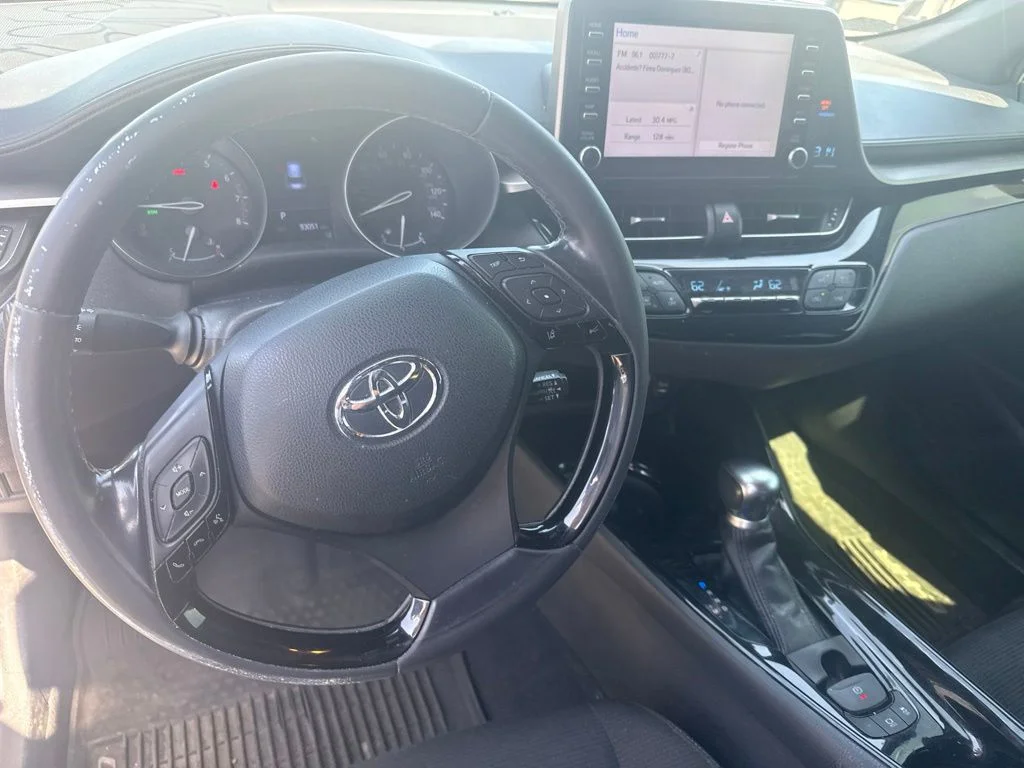 Used 2019 Silver Toyota XLE image 9
