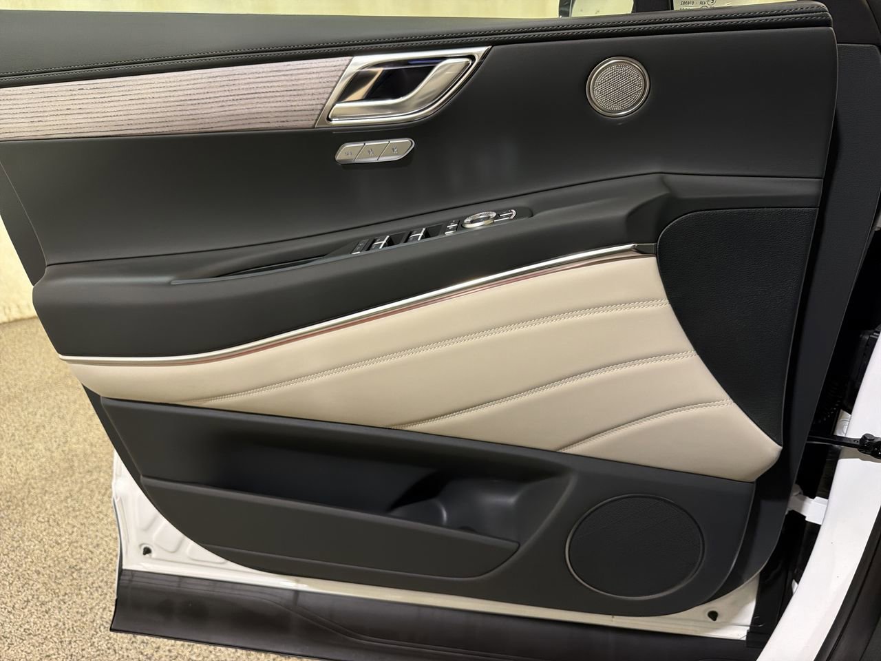 New 2026 Alta White Genesis 2.5T SELECT image 18