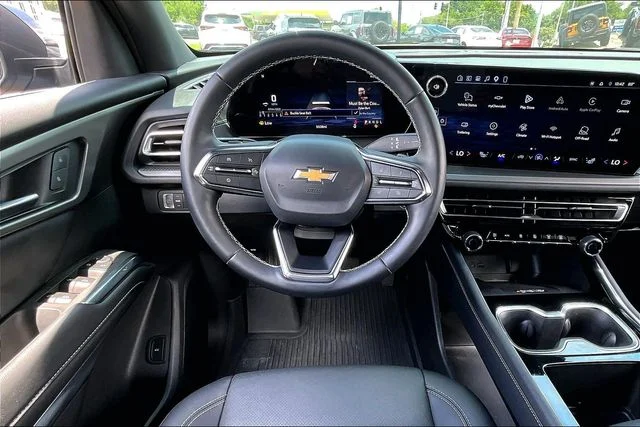 Used 2025 Blue Chevrolet LT image 8