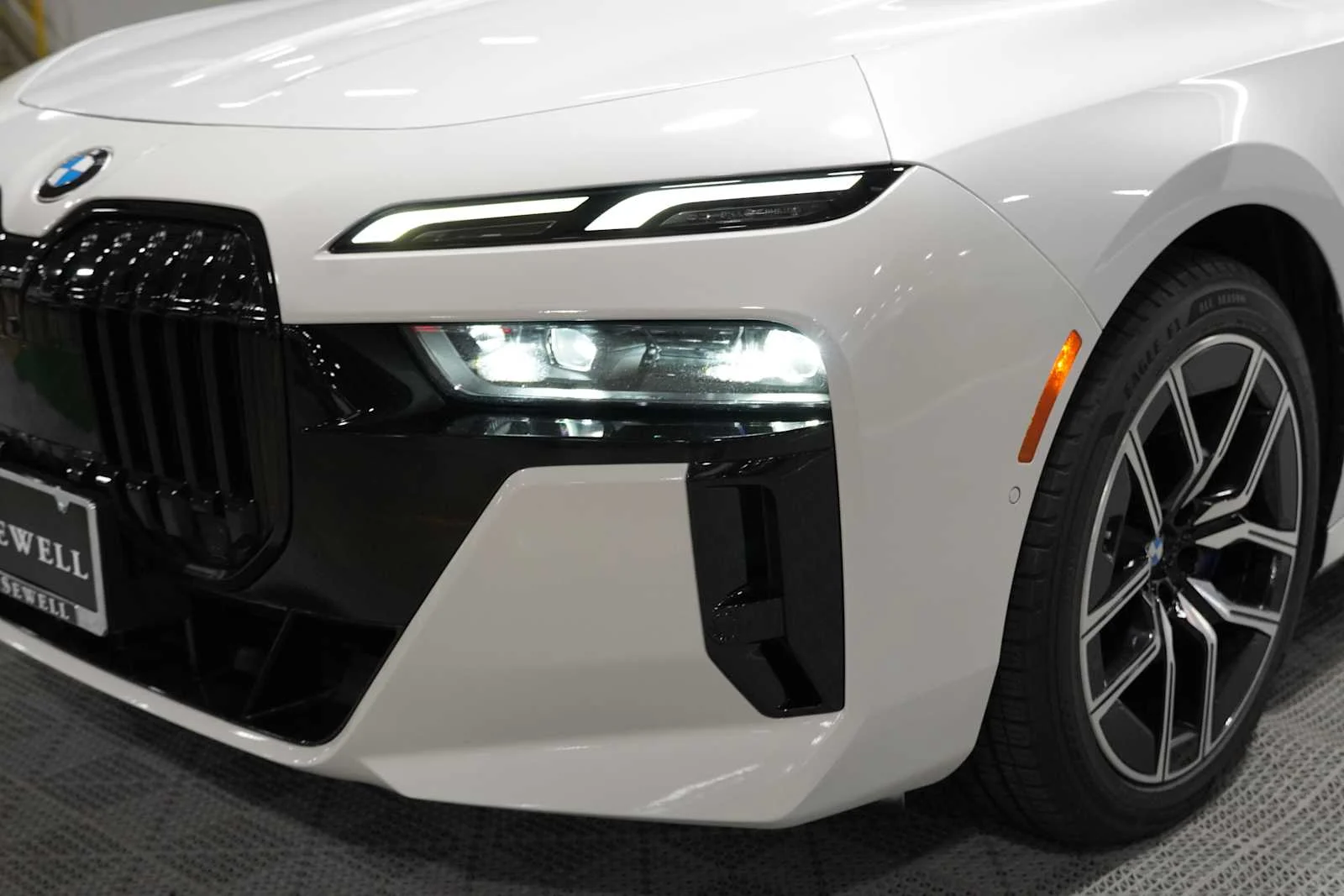 Certified Used 2023 Mineral White Metallic BMW 760i xDrive image 7