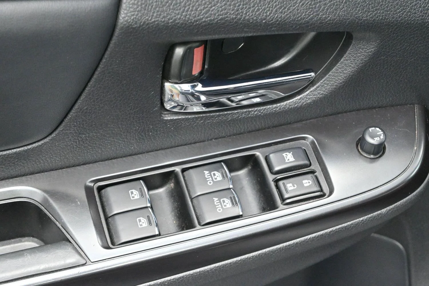 Used 2020 Magnetite Gray Metallic Subaru Premium image 11