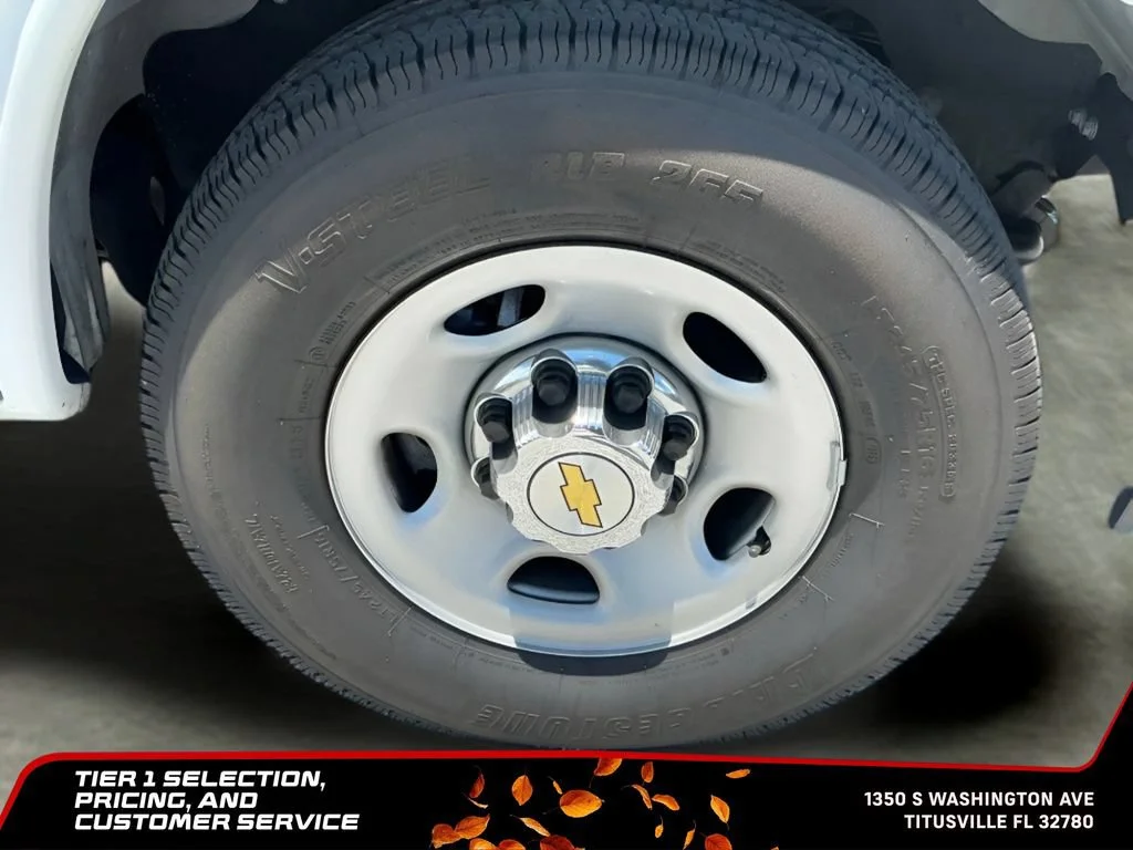 Used 2025 Summit White Chevrolet 1LT image 35
