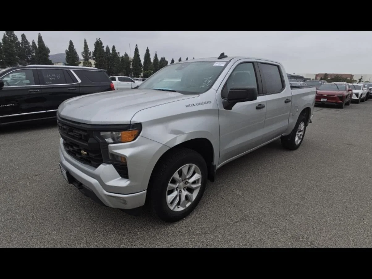 Used 2022 Silver Ice Metallic Chevrolet Custom image 1