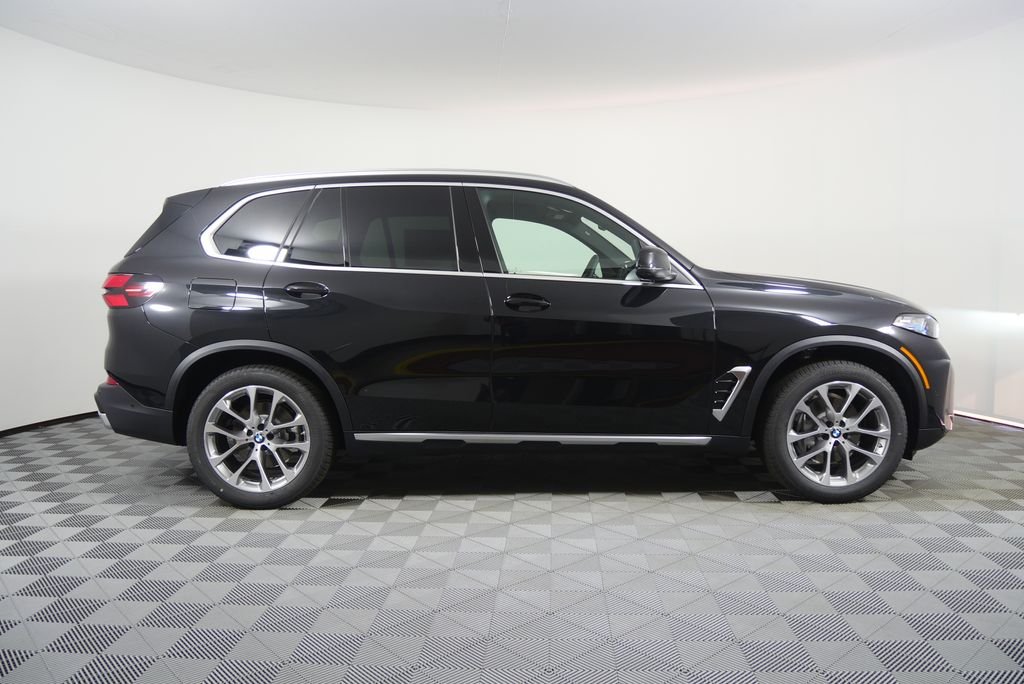 New 2026 Black Sapphire Metallic BMW xDrive40i image 2