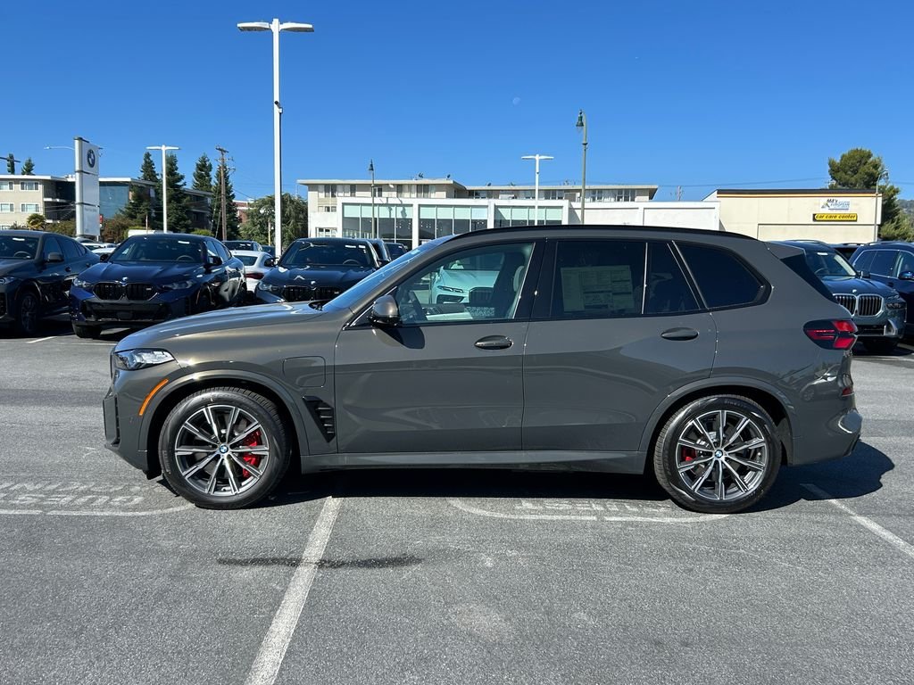 New 2026 Dravit Grey Metallic BMW xDrive50e image 2