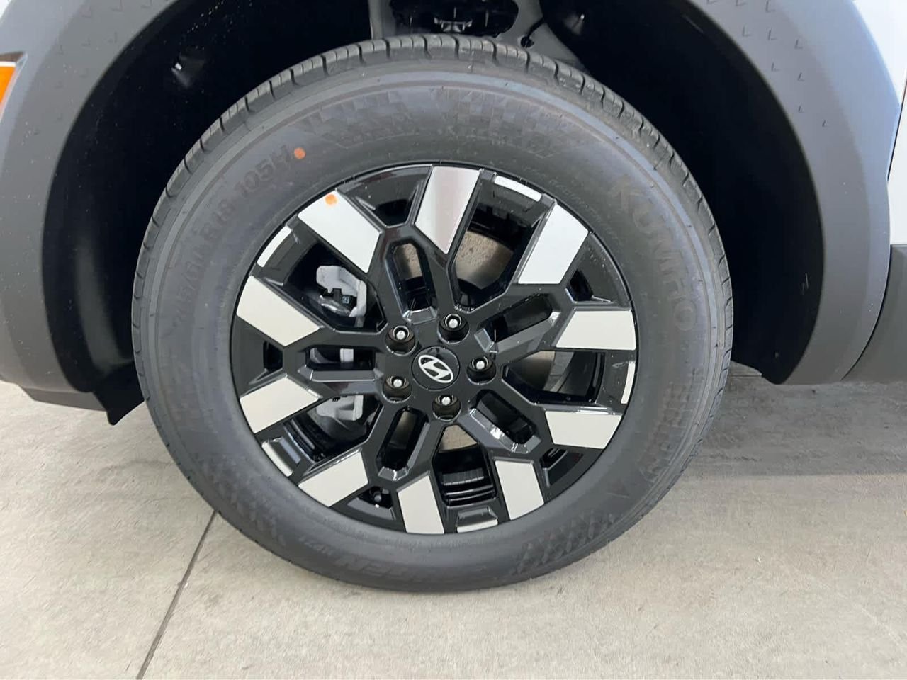New 2026 Atlas White Hyundai SEL AWD image 7