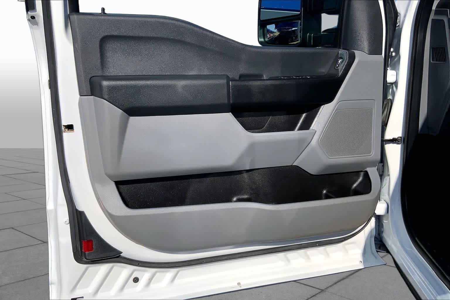 Used 2025 White Ford XL image 22