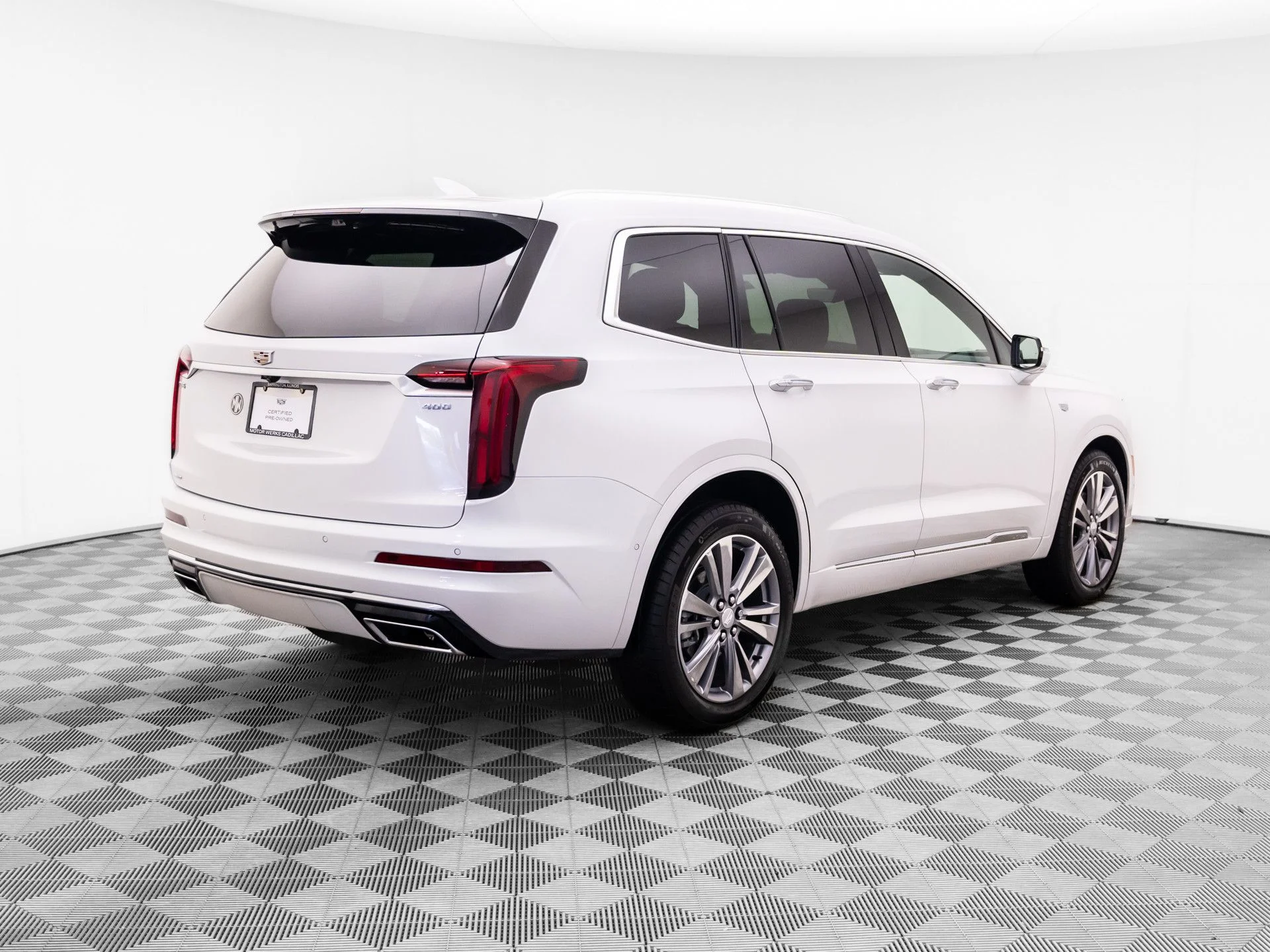 Used 2025 White Cadillac Premium Luxury image 6