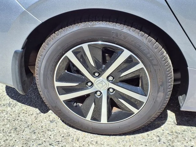 Used 2022 Silver Honda LX image 23