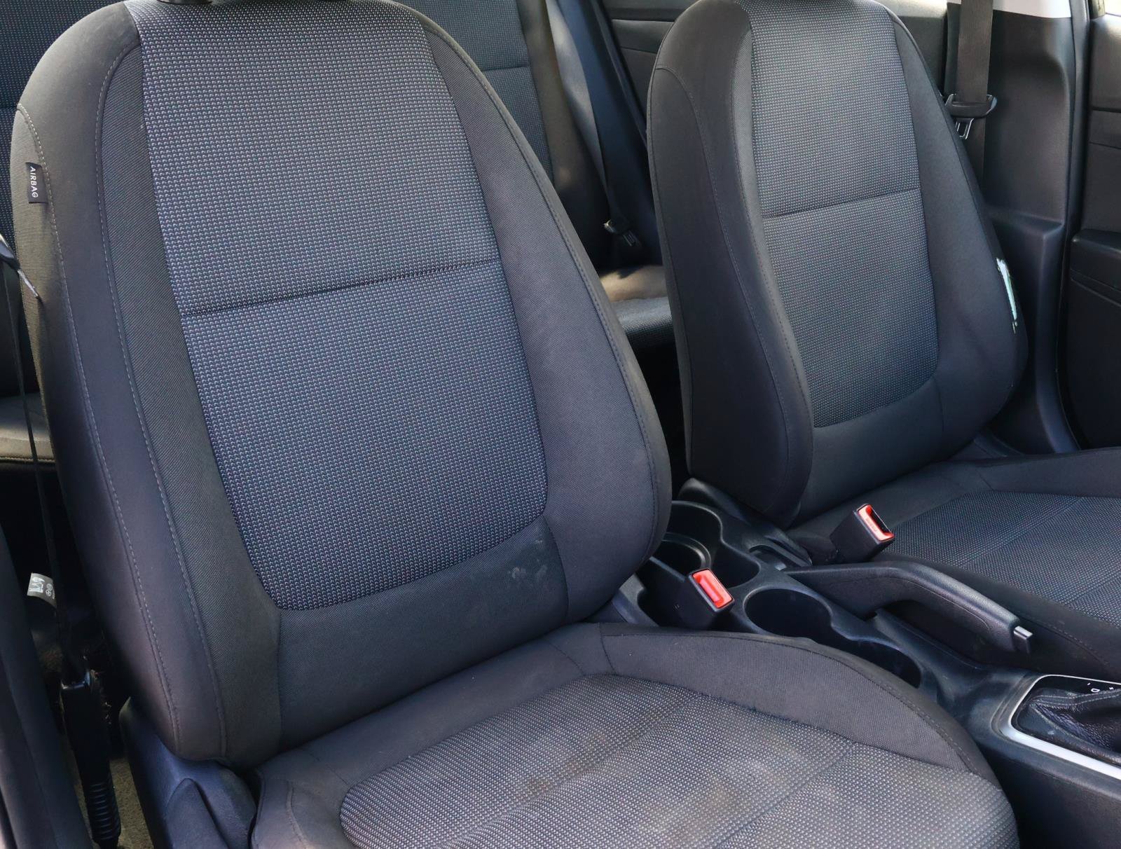 Used 2022 Absolute Black Hyundai SE image 15