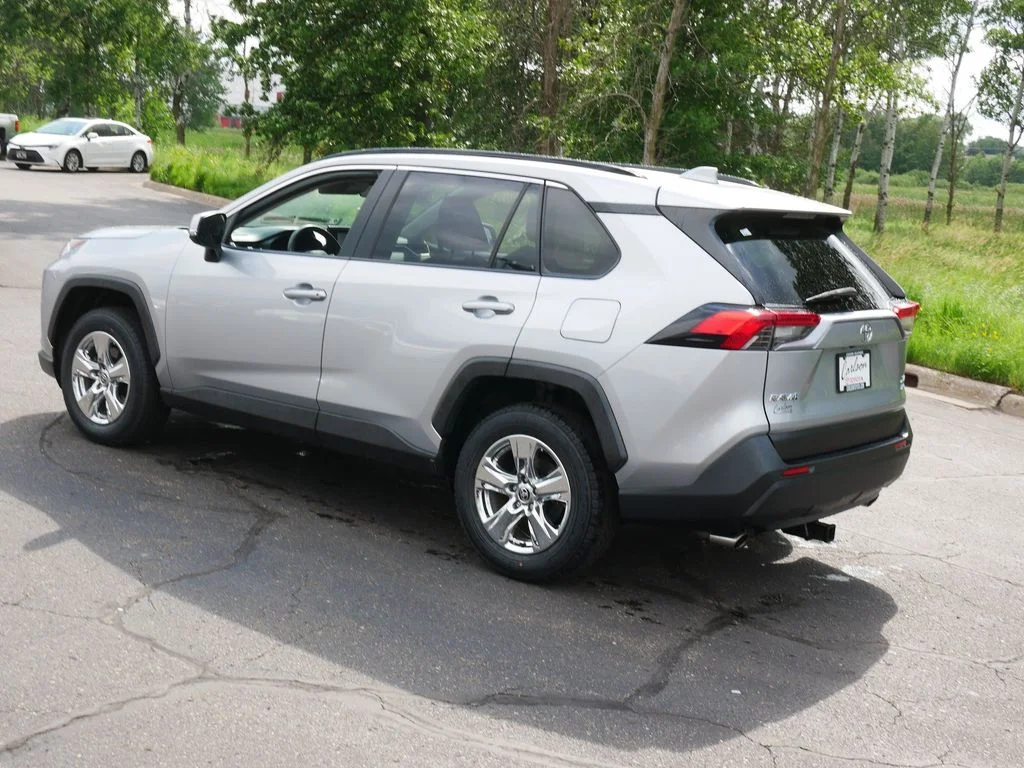 Used 2020 Silver Toyota XLE image 6
