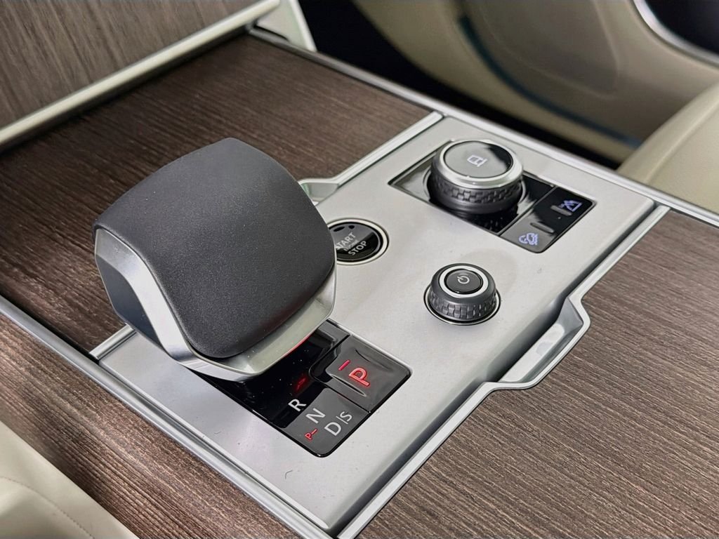 New 2027 Fuji White Land Rover SE image 17