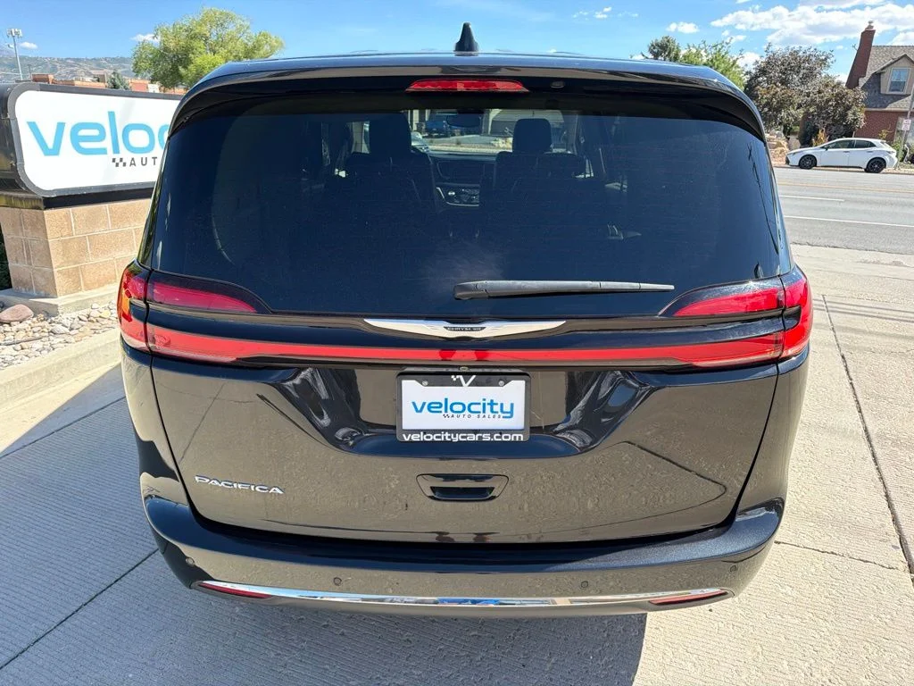 Used 2023 Black Chrysler Touring L image 6