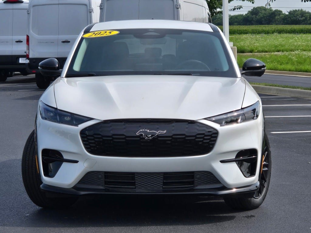 New 2025 Star White Metallic Tri-coat Ford Premium image 2
