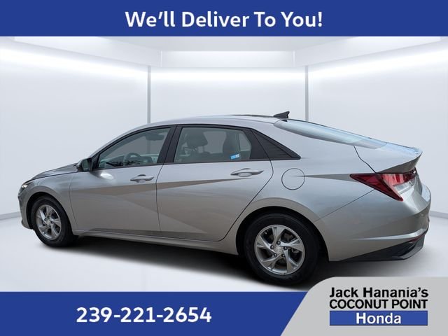 Used 2022 Silver Hyundai SE image 5