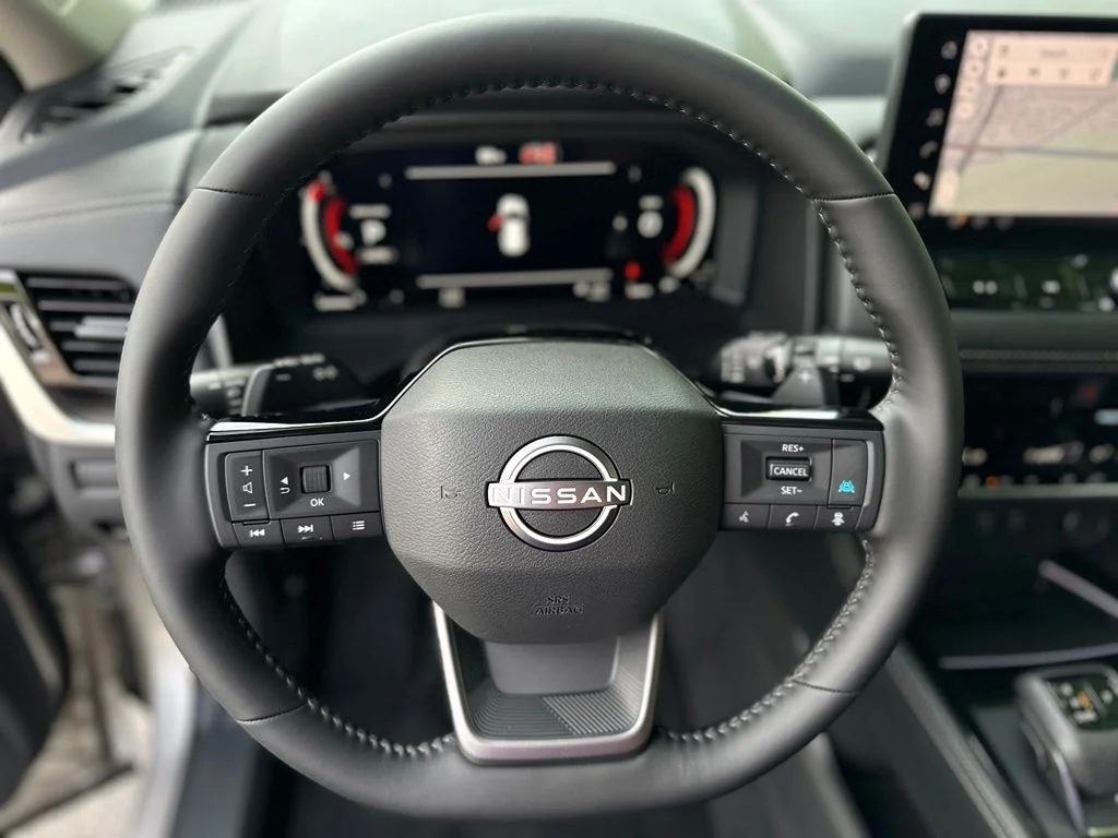 New 2026 Champagne Silver Metallic / Super Black Two-tone Nissan Platinum image 30