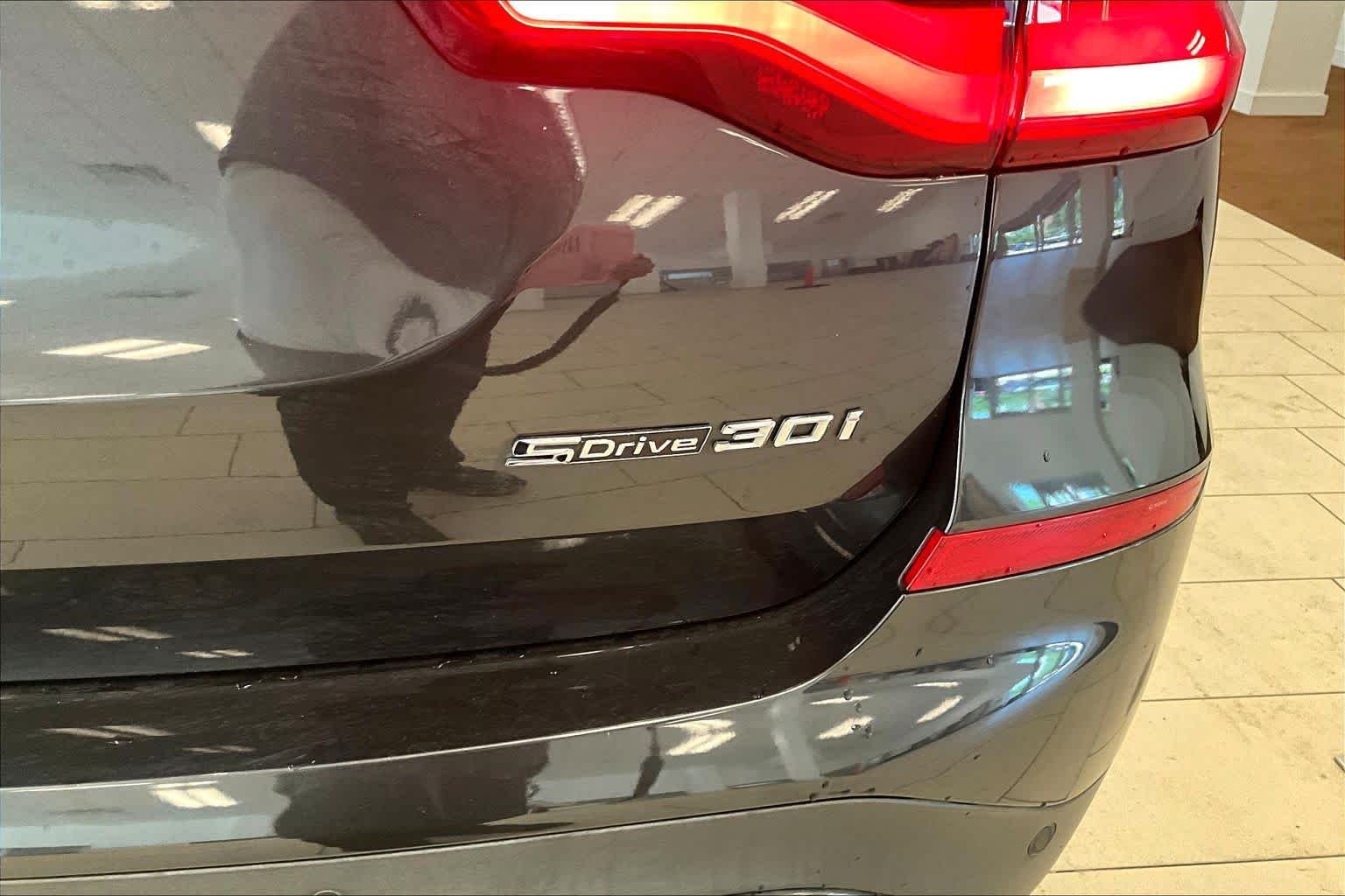 Used 2020 Dark Graphite Metallic BMW sDrive30i image 9