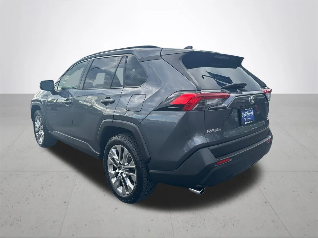 Used 2019 Gray Toyota XLE Premium image 9