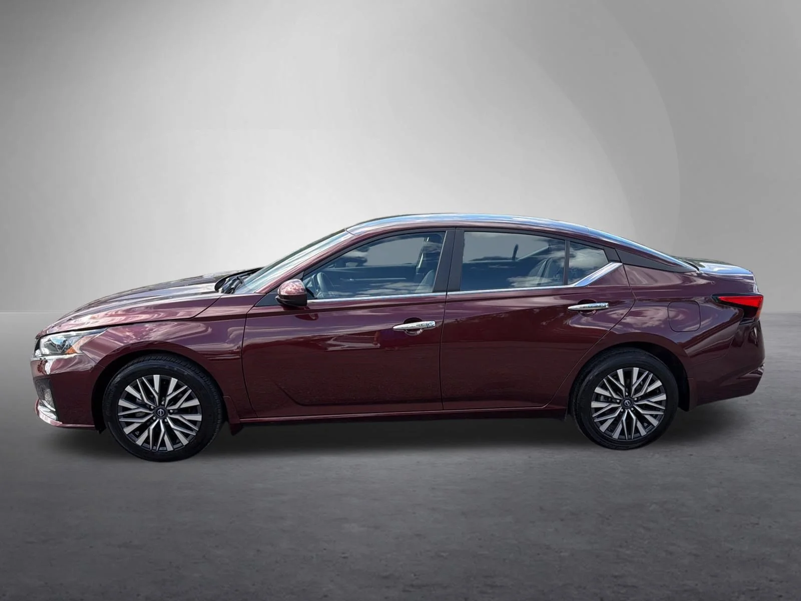 Used 2023 Garnet Pearl Metallic Nissan 2.5 SV image 7