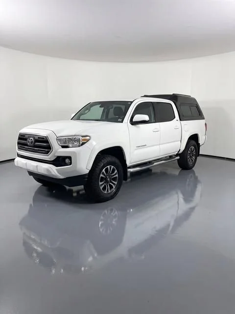 Used 2022 White Toyota SR5 image 3