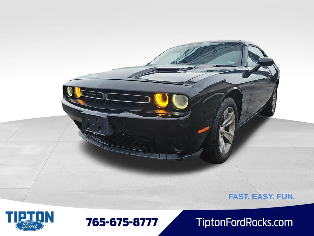 2016 Dodge Challenger SXT's photo