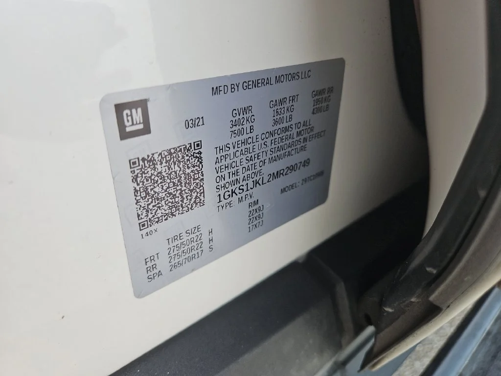 Used 2021 WHITE FROST TRICOAT GMC Denali image 29