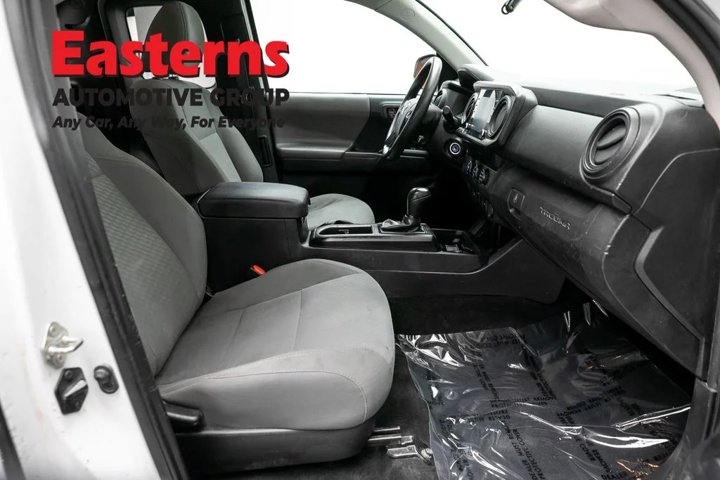 Used 2020 White Toyota SR image 21