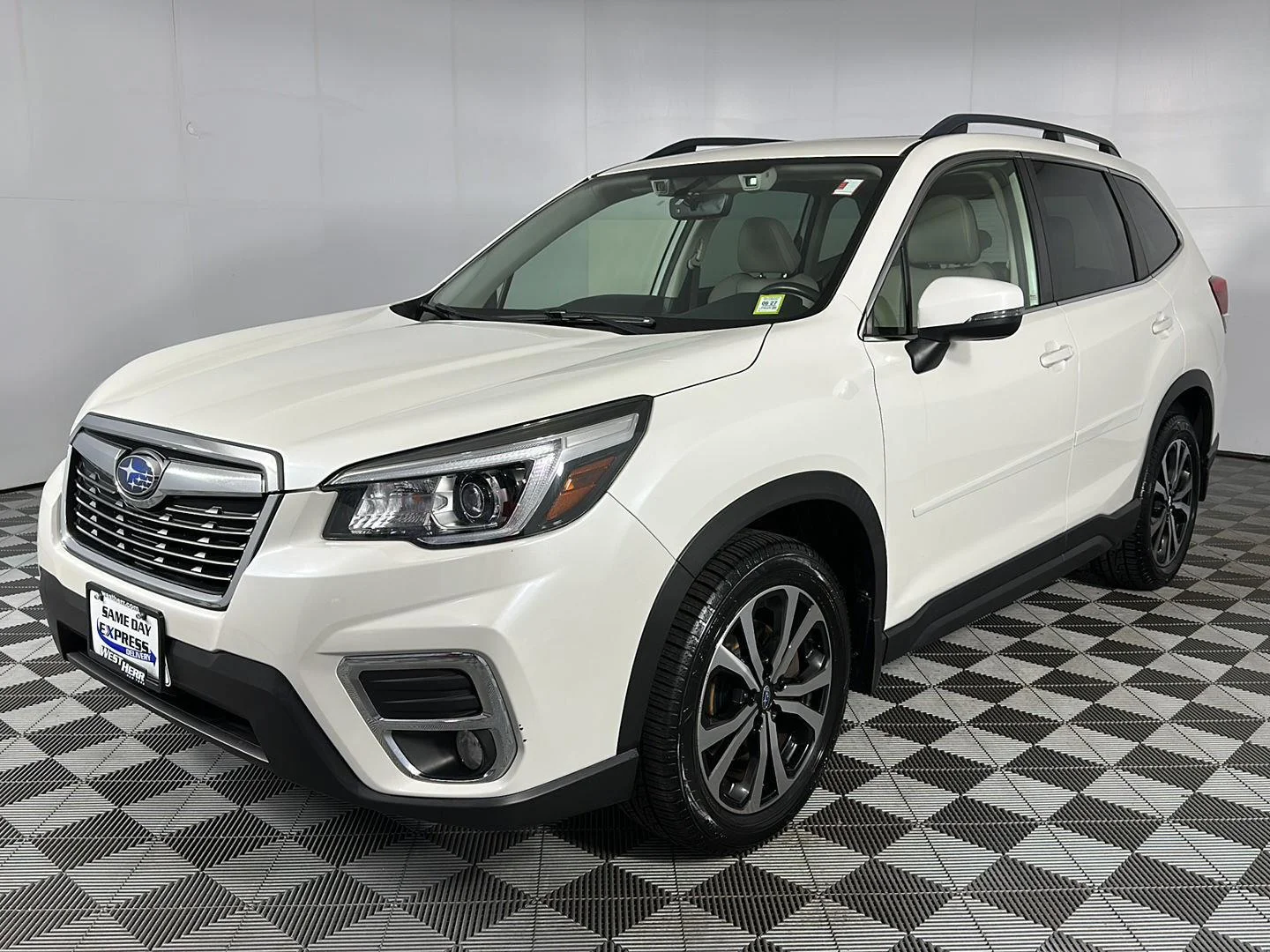 Used 2020 Crystal White Pearl Subaru Limited image 16