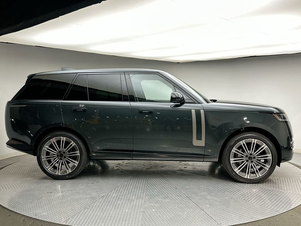 New 2026 Belgravia Green Metallic Land Rover SE image 12