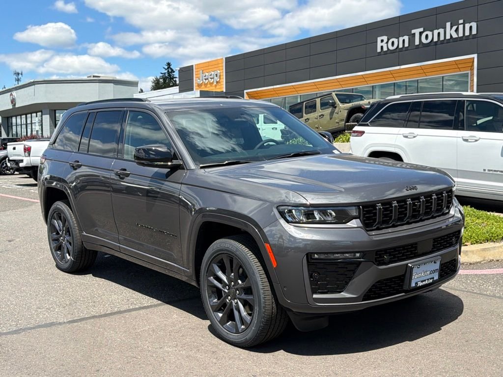New 2026 Baltic Gray Metallic Clear-Coat Exterior Paint Jeep Limited Reserve image 2