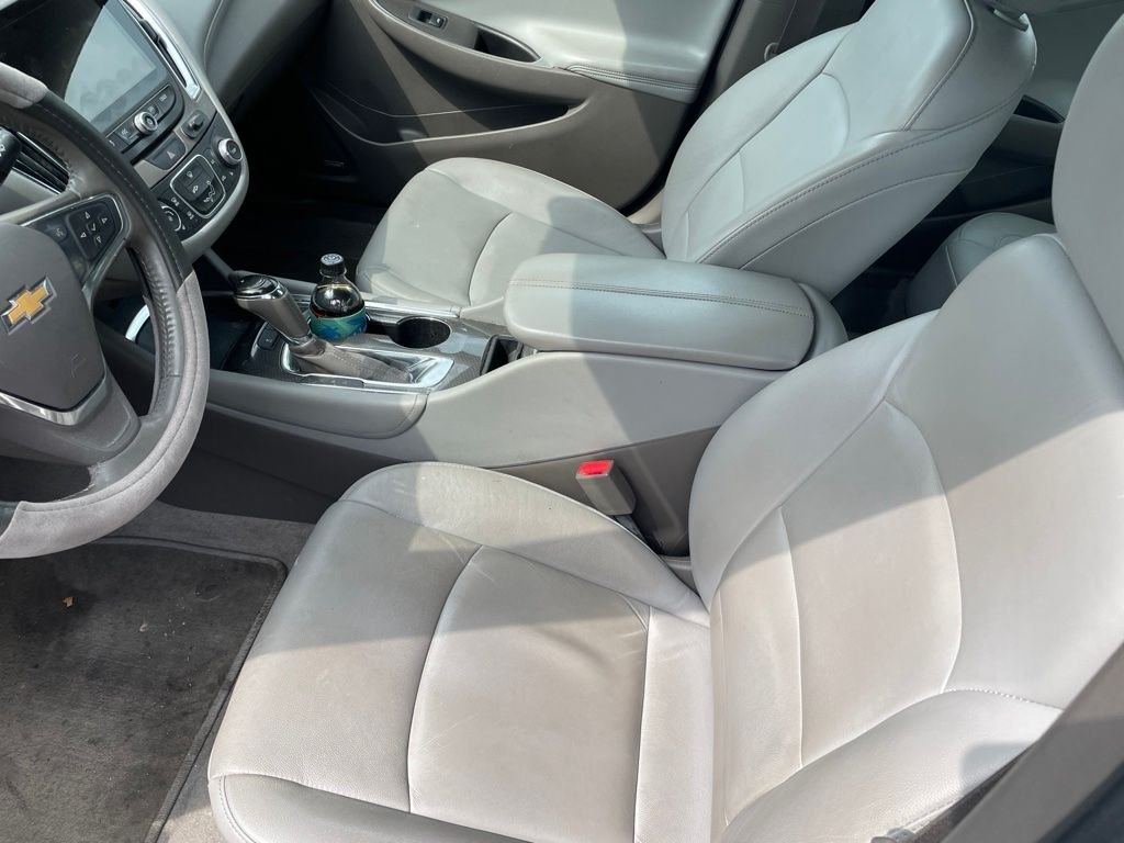 Used 2017 Summit White Chevrolet LT image 5