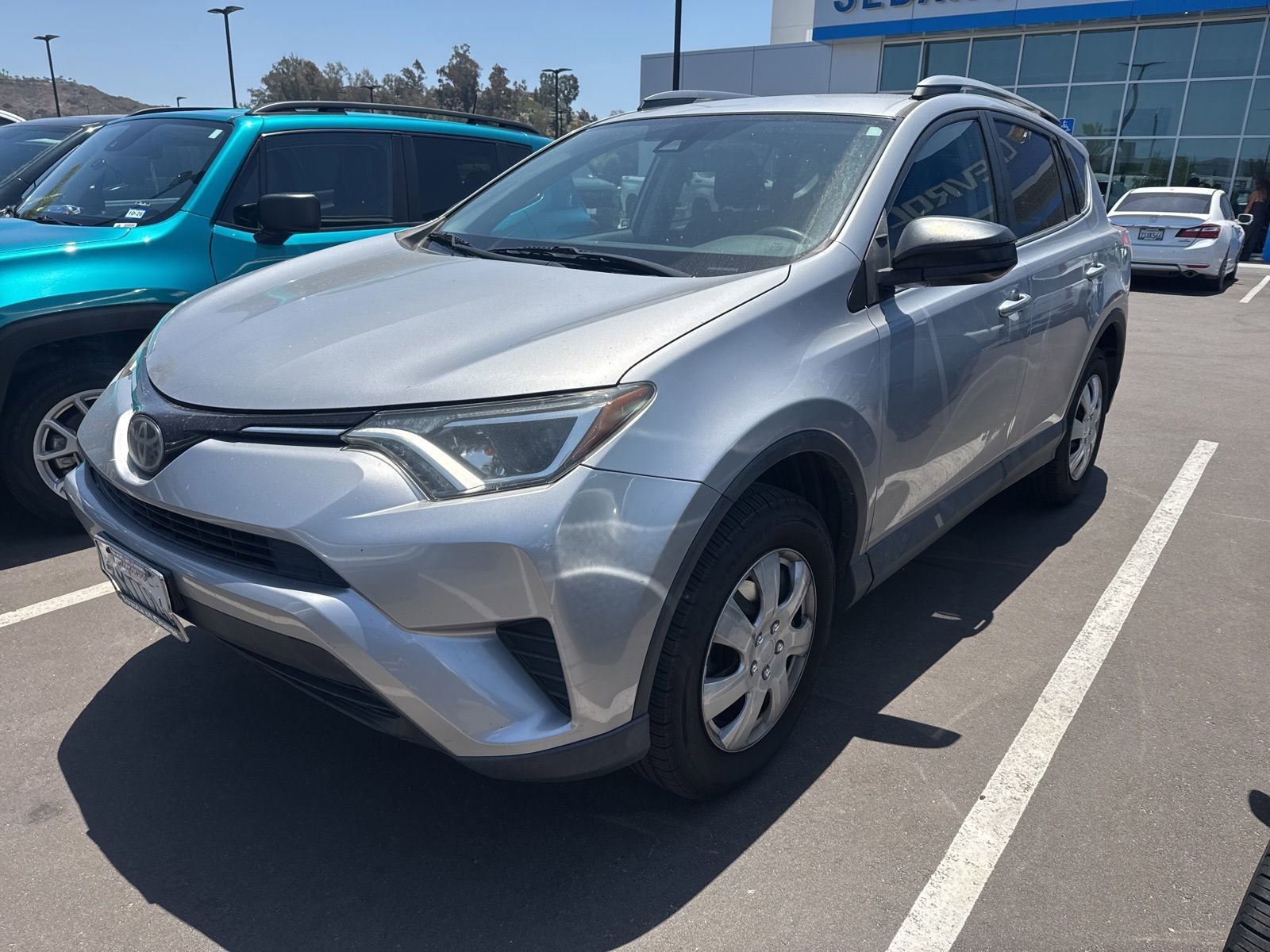 2017 Toyota RAV4 LE's photo