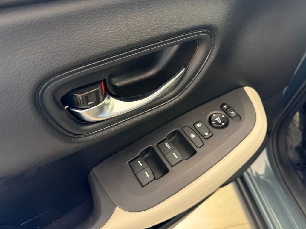 Used 2023  Honda LX image 11