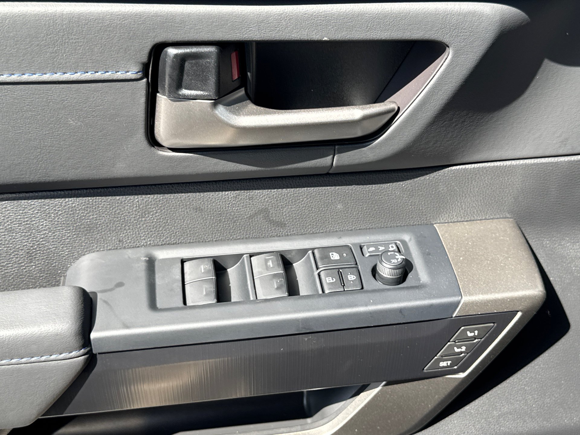 New 2026 Magnetic Gray Metallic Toyota  Platinum image 29