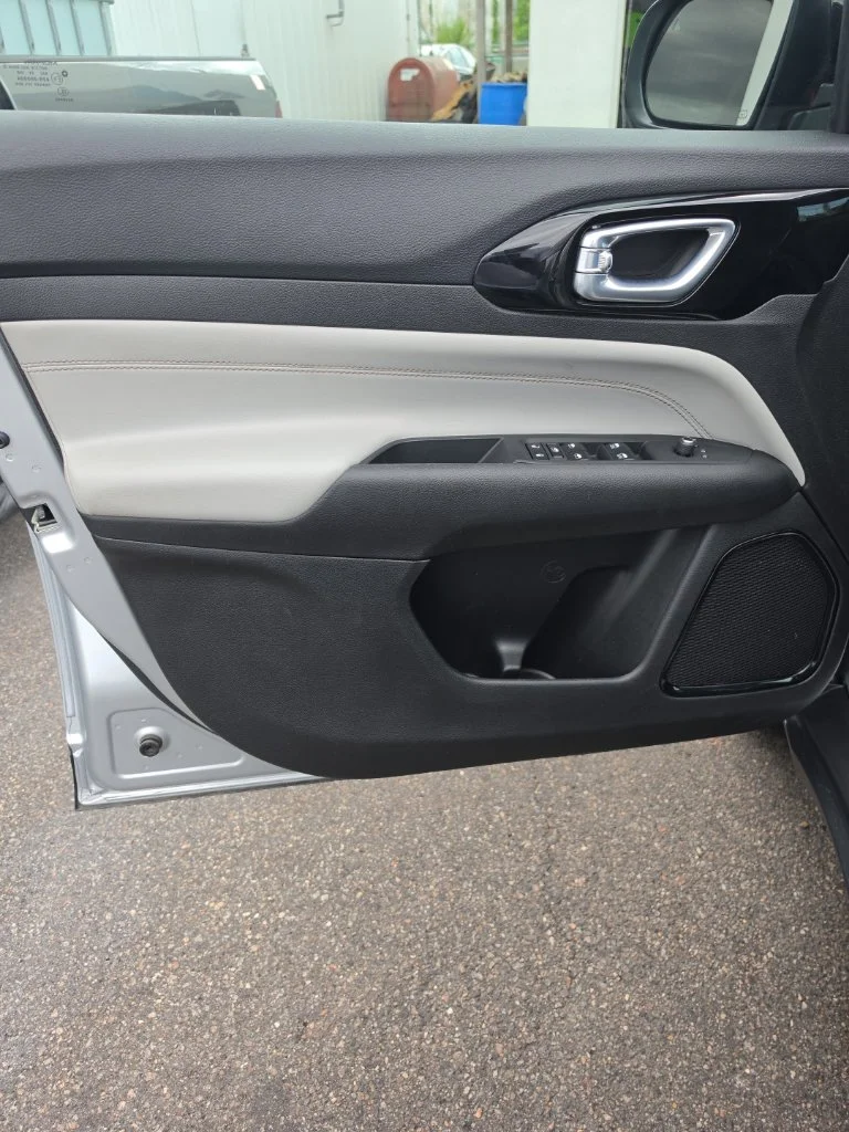 Used 2025 Silver Jeep Limited image 11