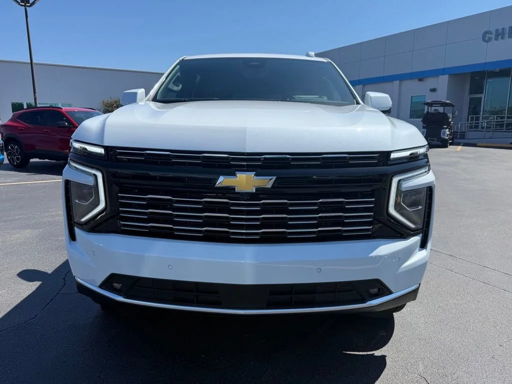 New 2026 Polar White Tricoat Chevrolet High Country image 3