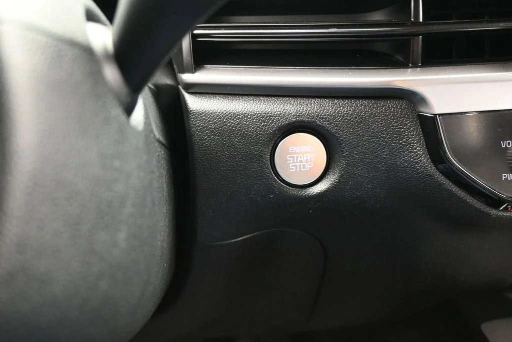 Used 2025 Silver Kia S image 30