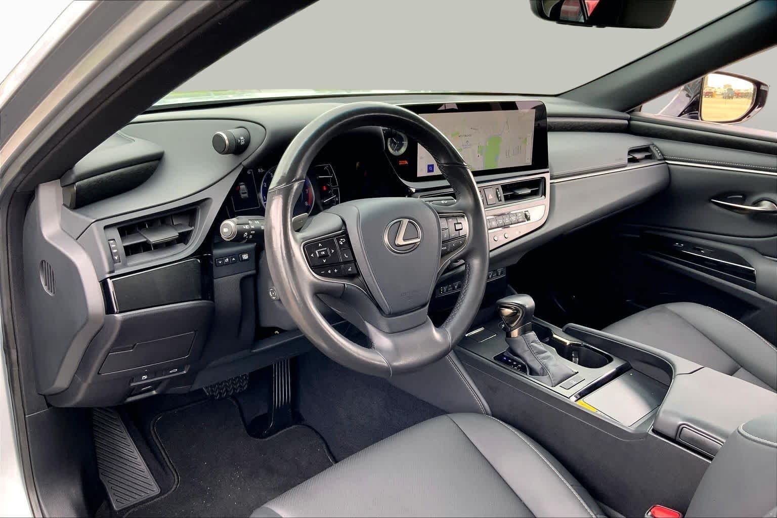 Used 2024 Iridium Lexus  image 17