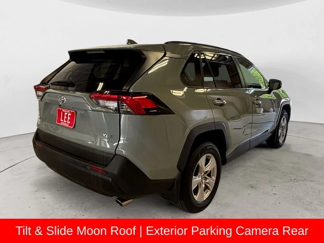 Used 2020  Toyota XLE image 6